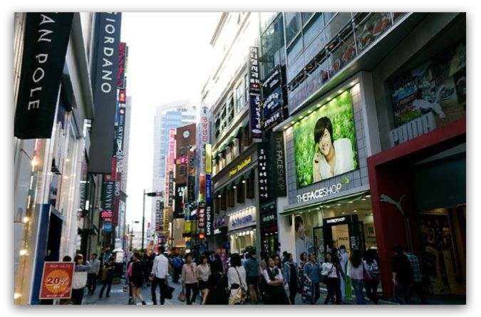 過去經常親自到韓國逛街採購，如今雖然不能出國，有集運公司的幫忙方便又快速