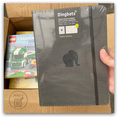 包裹內有多項商品，因為因為有氣泡紙防撞，Dingbats筆記本也有膠膜封裝，外觀良好