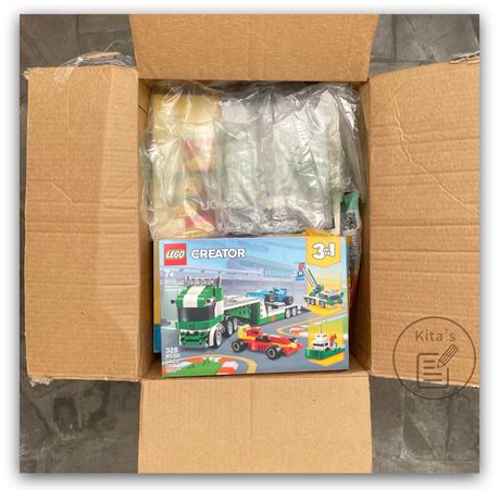 開箱後出現的樂高LEGO，附有防撞氣泡因此盒裝並未損壞